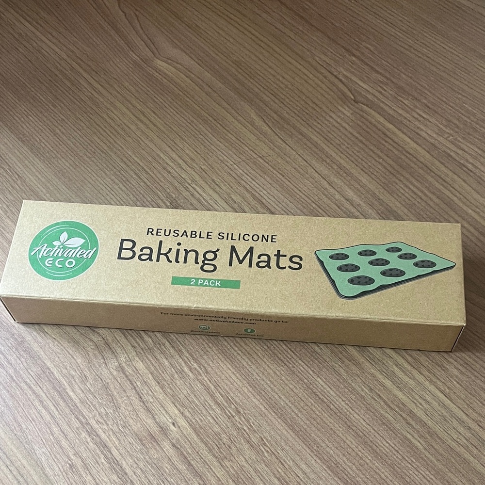 NWT Reusable Silicone Baking Mats (2 Pack)